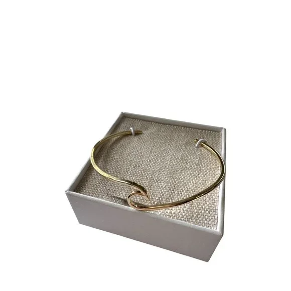 🌊 Pura Vida Wave Cuff Bracelet – Gold | New in Box ✨ - Picture 3 of 5